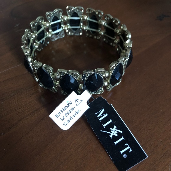 New Black Stone Bracelet - Picture 1 of 3